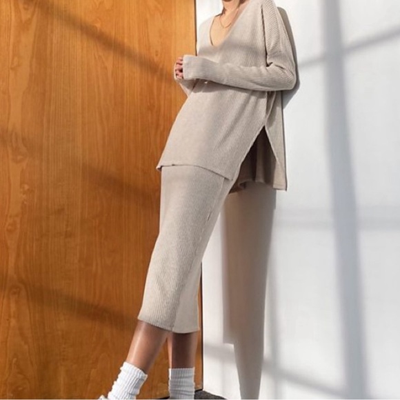 Traverse Sweater The Group Babaton - Picture 2 of 4